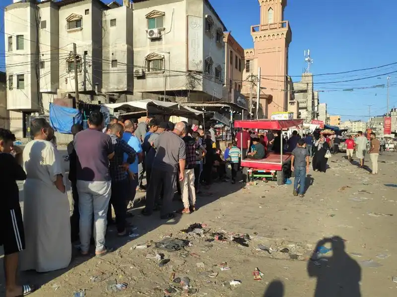 Bread queue - Gaza