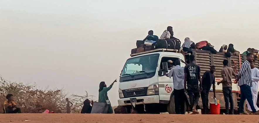 Sudan truck and refugees