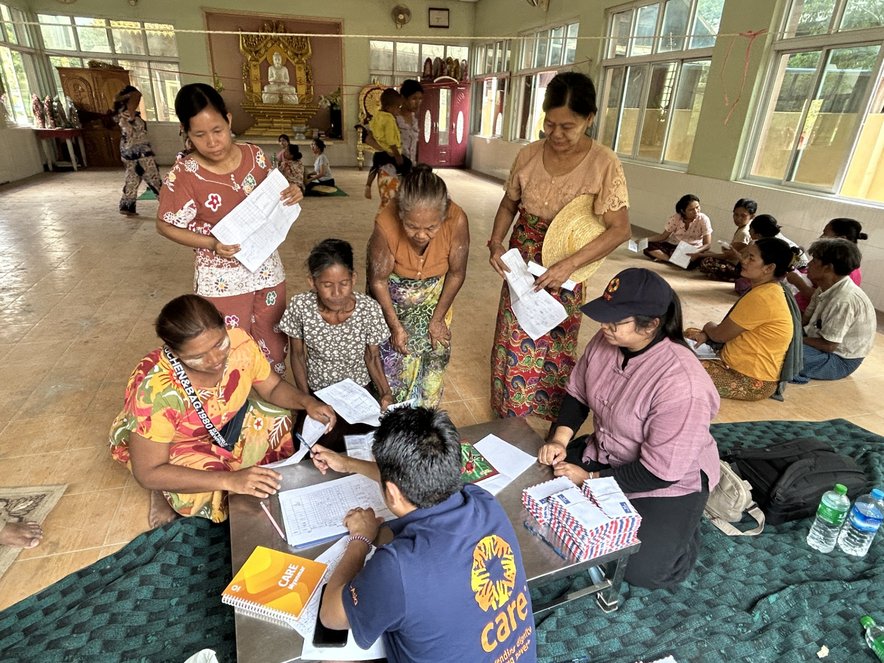 Cash distribution in Myanmar