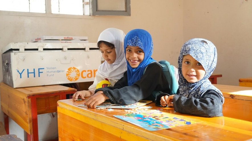 Students in Yemen play with puzzles