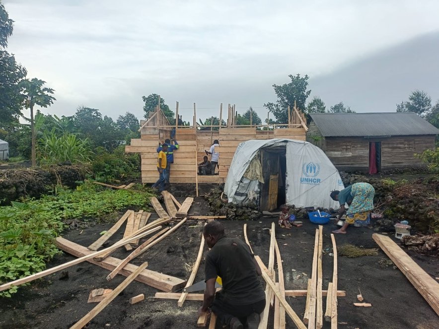 DRC_Shelter_youth group